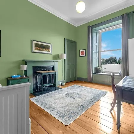 Bright And Spacious Flat Overlooking The Meadows Edinburgh Exterior photo
