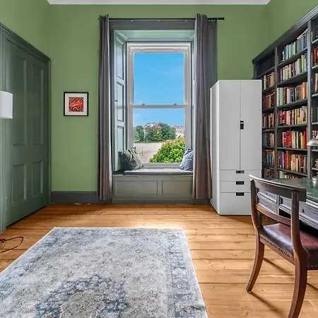 Bright And Spacious Flat Overlooking The Meadows Edinburgh Exterior photo
