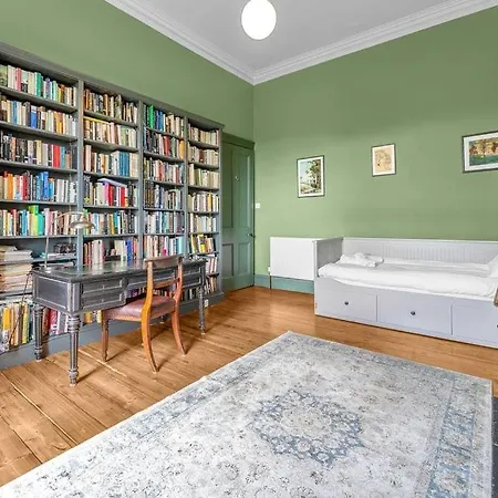Bright And Spacious Flat Overlooking The Meadows Edinburgh Exterior photo
