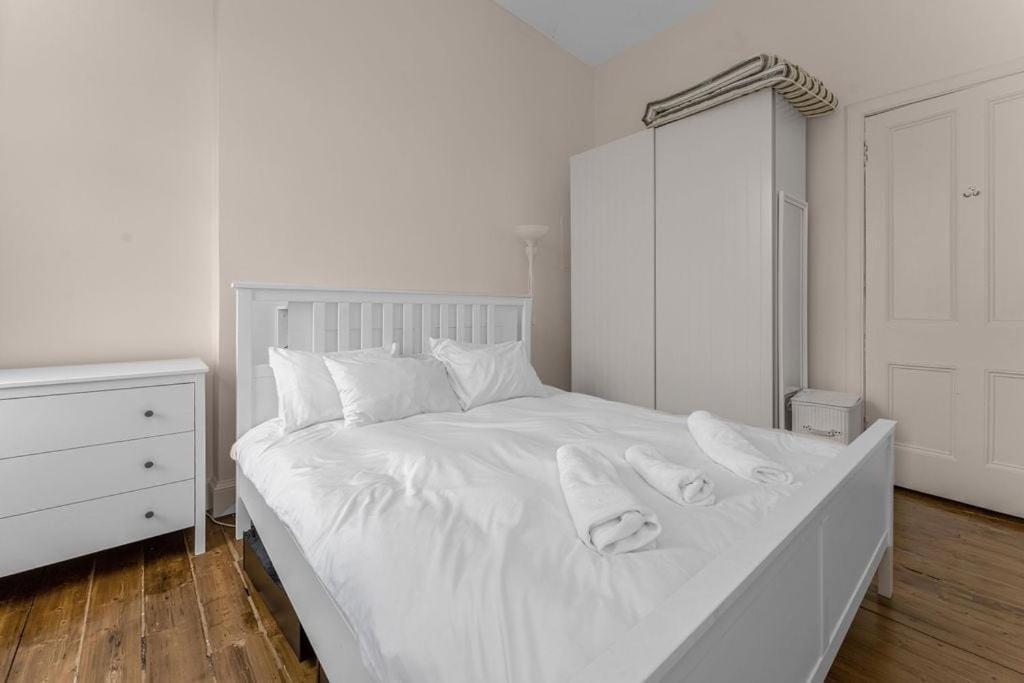 Bright And Spacious Flat Overlooking The Meadows Эдинбург