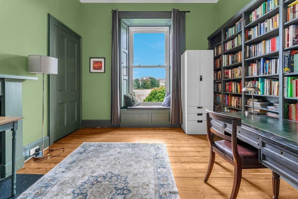 Bright And Spacious Flat Overlooking The Meadows