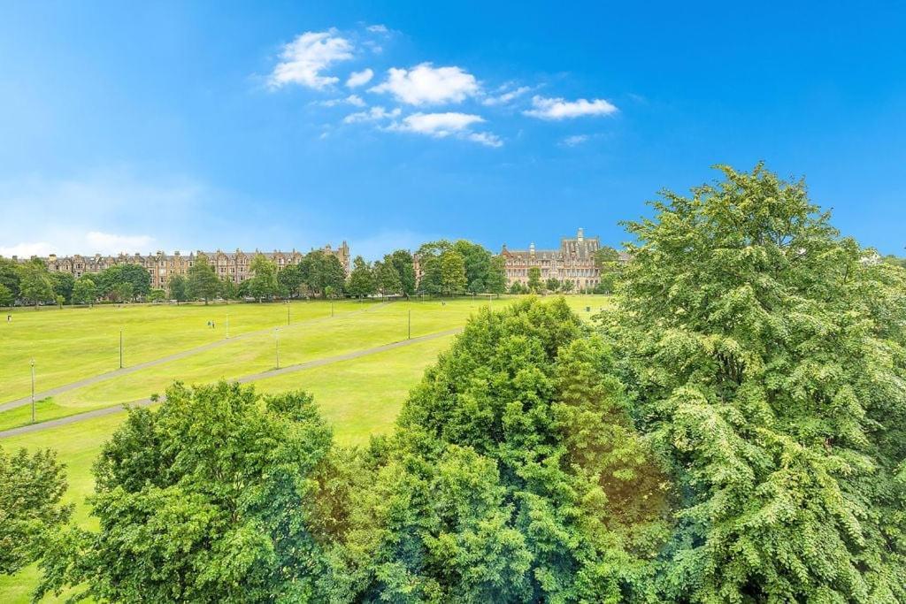 Bright And Spacious Flat Overlooking The Meadows Эдинбург